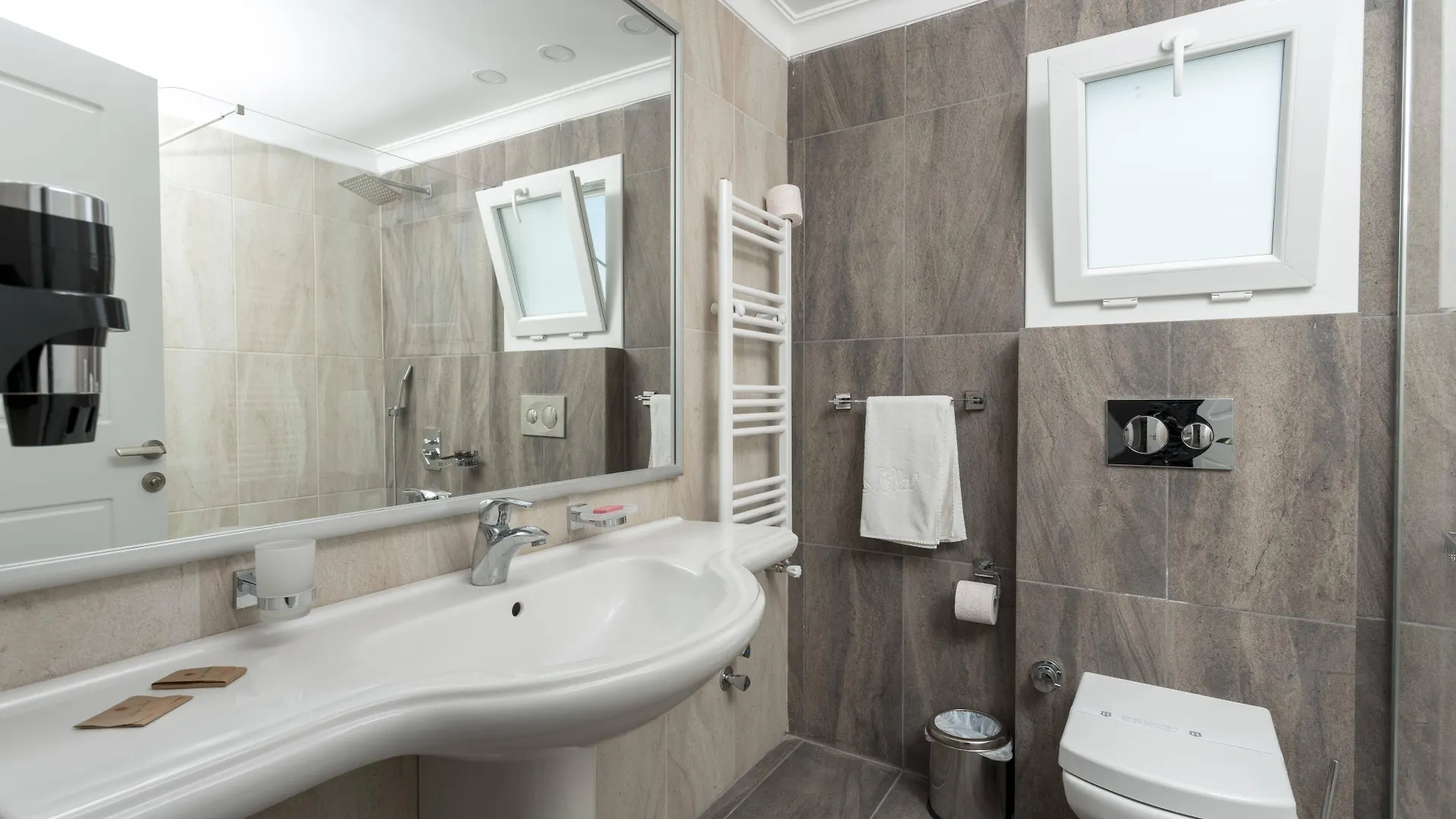 فندق Ayvalı Bay Nihat Otel Lale تركيا