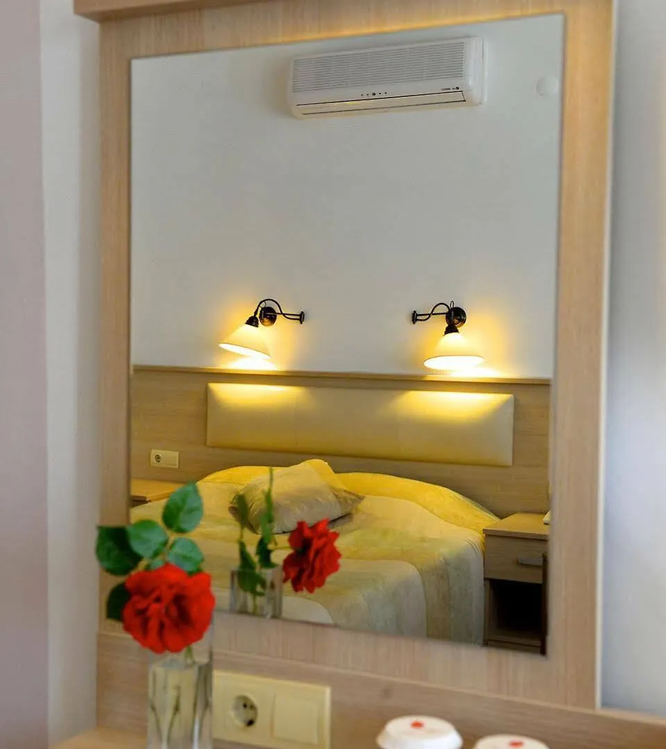 Ayvalı Bay Nihat Otel Lale فندق