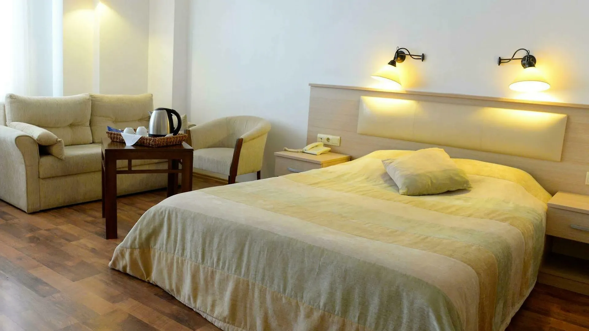 Ayvalı Bay Nihat Otel Lale فندق