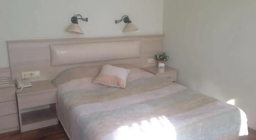Ayvalı Bay Nihat Otel Lale فندق