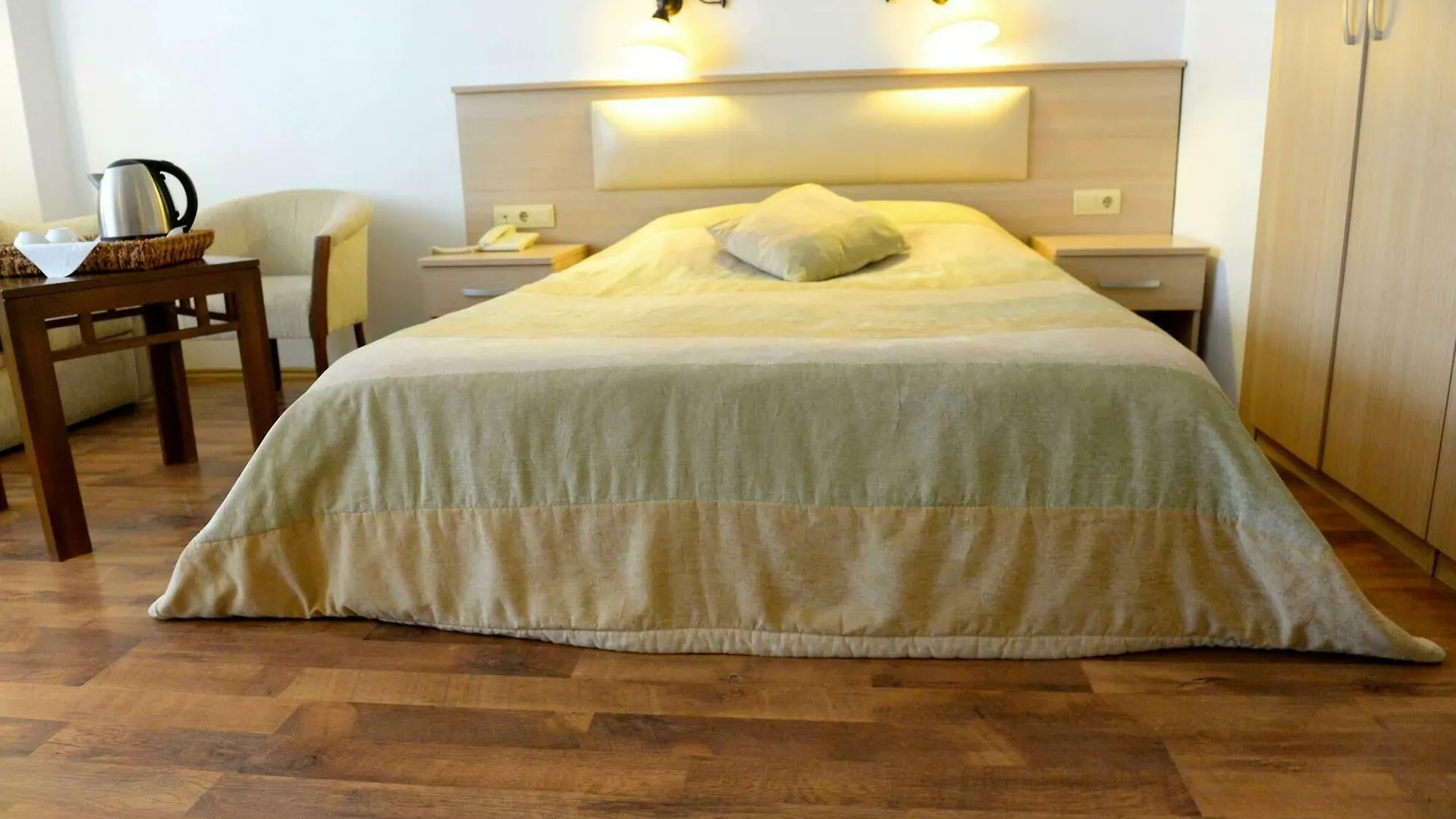 Ayvalı Bay Nihat Otel Lale فندق